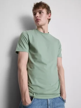Camiseta elástica de corte entallado