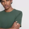Camiseta elástica de corte entallado
