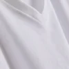 Camiseta elástica de corte entallado con cuello en V
