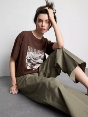 Camiseta gráfica de algodón de corte recto
