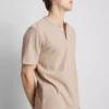 Camiseta Henley con textura