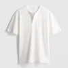 Camiseta Henley con textura