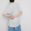 Camiseta larga con bolsillo de parche