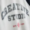 Camiseta raglán de Creative Studio