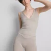 Camiseta sin costuras con cuello en V