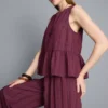 Camiseta sin mangas con bajo peplum a rayas