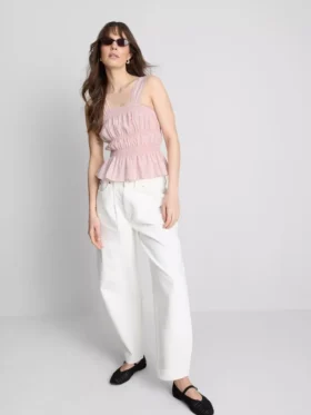 Camiseta sin mangas con bajo peplum fruncido