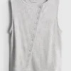 Camiseta sin mangas con botones, con alto porcentaje de algodón