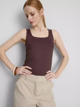 Camiseta sin mangas con cuello cuadrado