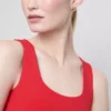 Camiseta sin mangas con cuello cuadrado