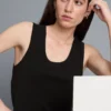 Camiseta sin mangas con cuello redondo y espalda nadadora