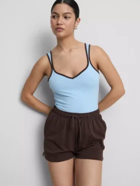Camiseta sin mangas con escote corazón de alto contenido en algodón