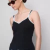 Camiseta sin mangas con escote corazón de alto contenido en algodón