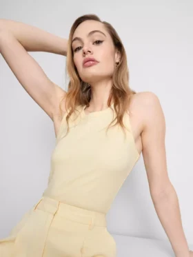 Camiseta sin mangas con espalda nadadora de tejido acanalado con alto contenido en algodón