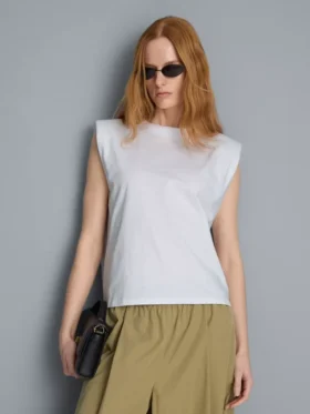 Camiseta sin mangas con hombreras