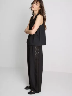 Camiseta sin mangas con inserción bordada