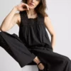 Camiseta sin mangas con inserción bordada