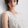 Camiseta sin mangas con inserción bordada