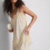 Camiseta sin mangas con ribete de encaje satinado de Paula Echevarría
