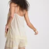 Camiseta sin mangas con ribete de encaje satinado de Paula Echevarría