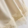 Camiseta sin mangas con ribete de encaje satinado de Paula Echevarría