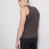 Camiseta sin mangas de corte entallado con canalé