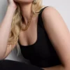 Camiseta sin mangas de crepé con tirantes anchos