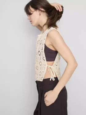 Camiseta sin mangas de ganchillo con lazo lateral