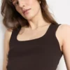Camiseta sin mangas de punto con cuello cuadrado