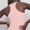 Camiseta sin mangas deportiva con cuello redondo