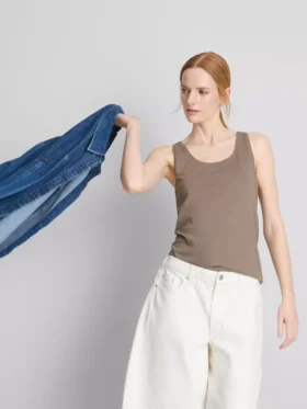 Camiseta sin mangas elástica con alto contenido en algodón