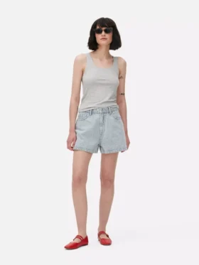 Camiseta sin mangas elástica con cuello redondeado