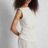 Camiseta sin mangas fruncida y arrugada de Paula Echevarría