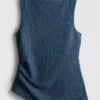 Camiseta sin mangas fruncida y arrugada de Paula Echevarría