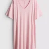 Camisón con cuello en V y alto contenido en modal