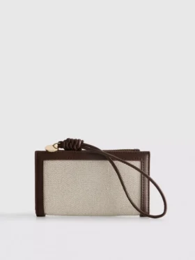 Cartera de muñeca tejida
