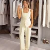 Chaleco lila con cuello redondo