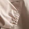Chaqueta impermeable corta entallada