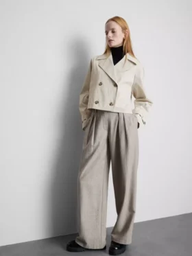 Chaqueta impermeable de corte recto con doble botonadura