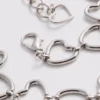 Cinturón de cadena con corazones