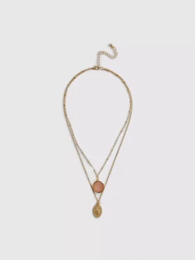 Collares boho en capas de Paula Echevarría