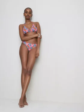 Conjunto de bikini triangular brasileño