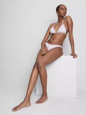 Conjunto de bikini triangular brasileño
