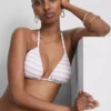 Conjunto de bikini triangular brasileño