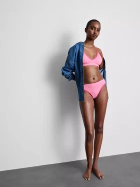 Conjunto de sujetador triangular acolchado sin costuras y tanga