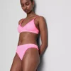 Conjunto de sujetador triangular acolchado sin costuras y tanga