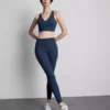 Crop top deportivo de cuello en V