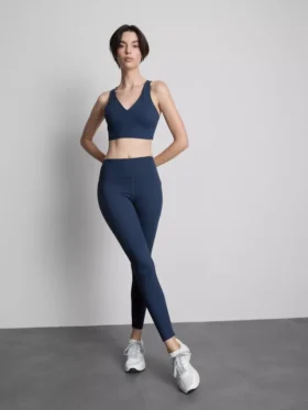 Crop top deportivo de cuello en V