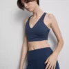 Crop top deportivo de cuello en V