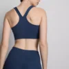 Crop top deportivo de cuello en V